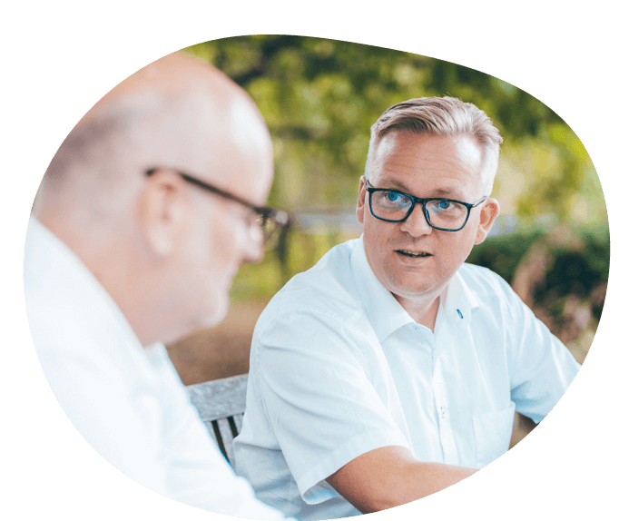 Martin im Beratungsgespräch mit Klienten